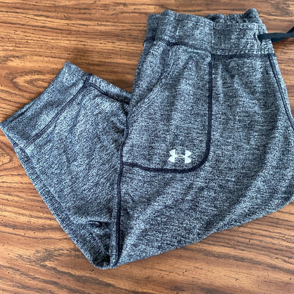 30:08 Under Armour Heat Gear UA Tech Twist Capri Pants